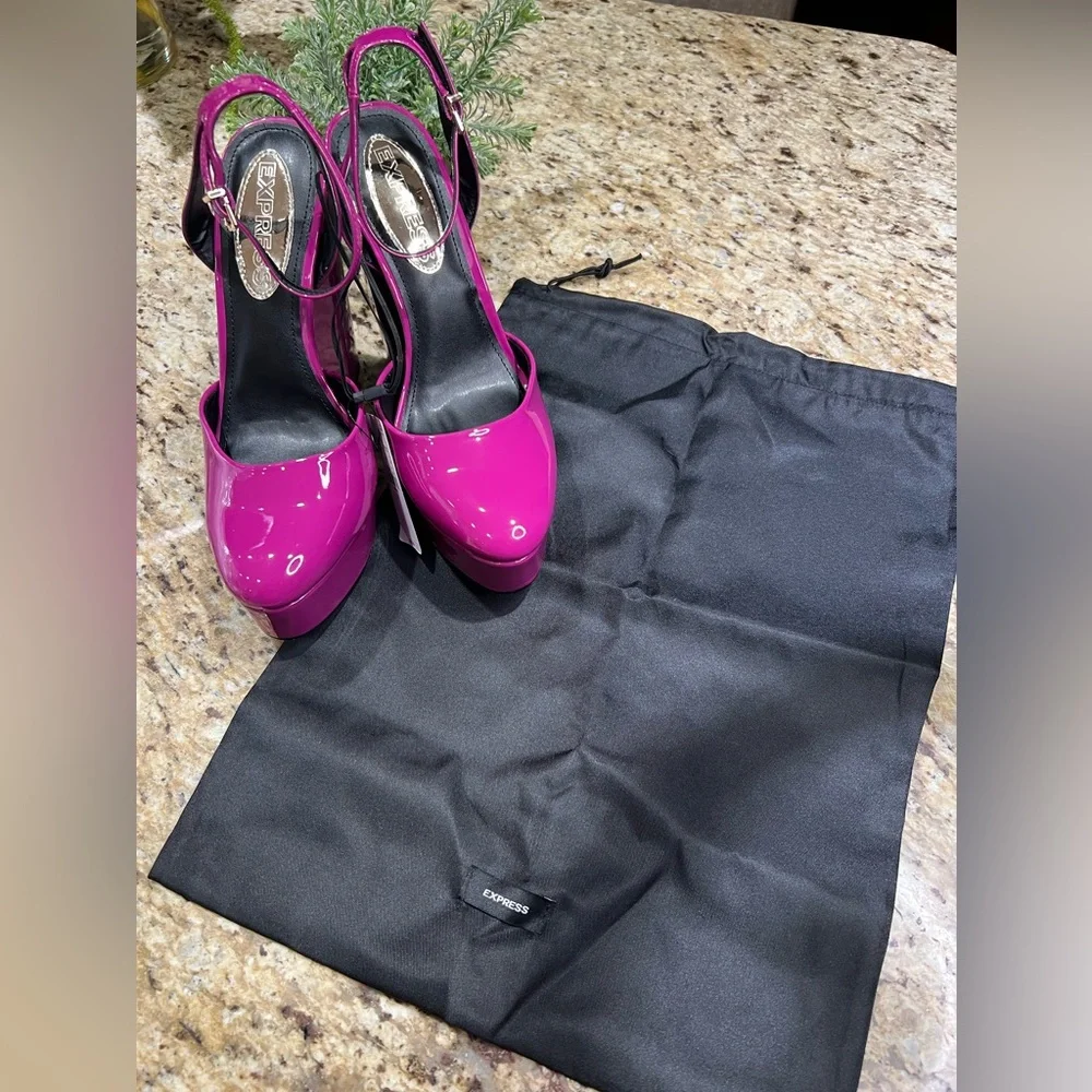 EXPRESS Purple Rounded Toe Platform Pumps 9